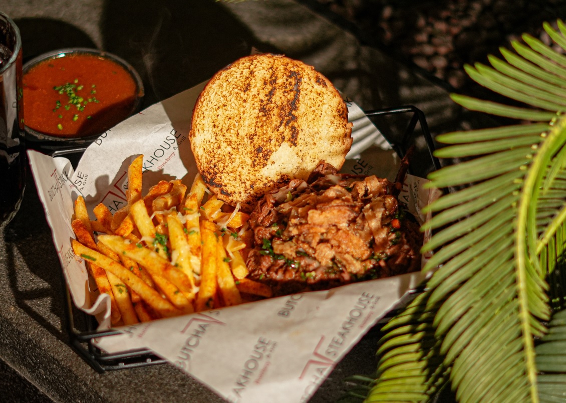 Smoke ribs burger